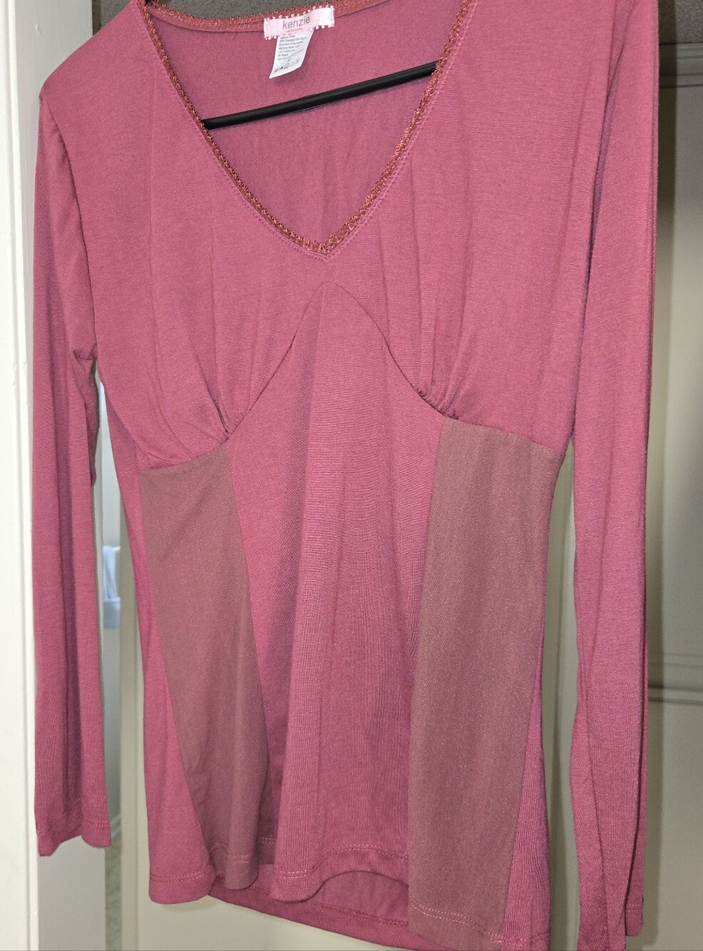 Kensie Rose-Pink Long Sleeve V-Neck Tee
